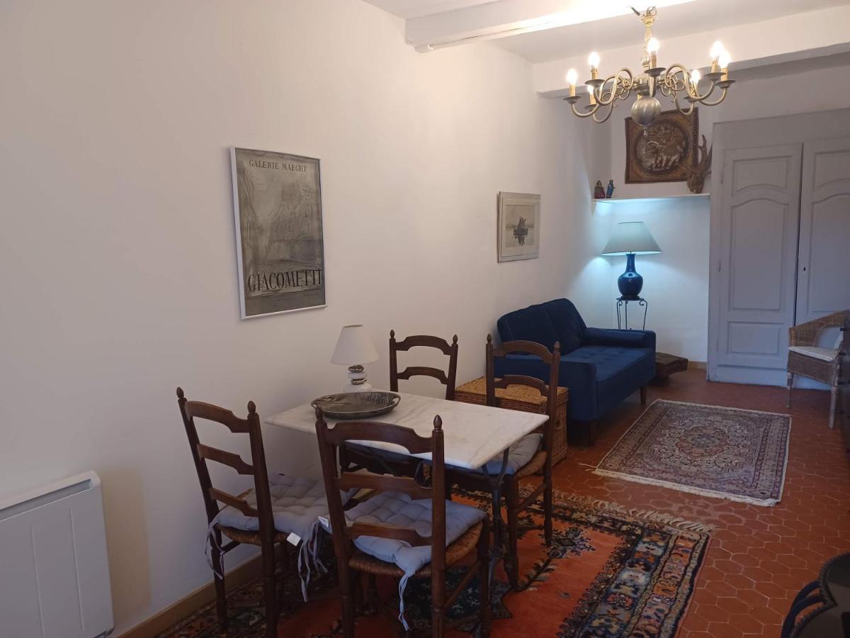 L'Horloge Apartman Aups Szoba fotó